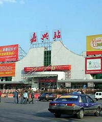 �Ա��ܱߵȼ��൱�ĳ��л��� ����Ϊ�λ�û�н��ȸУ�����