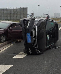 ������վ����������ײ  һ�������෭