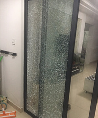 ɶ�������������̨����ͻȻը�� ����������