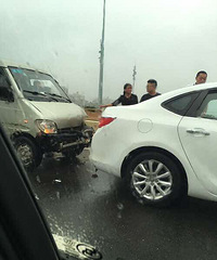 ���˴��������������ֳ����ˣ�һ�����ײ������