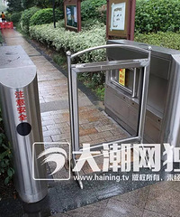 ���ˣ�����ĳС��һ���Ӿ�Ȼ������ˡ����š�  �������ء�����