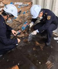 �𾪣������˵����˵�һ����װ���ﾹȻ����һ��ʬ��