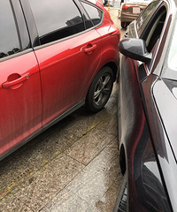 ���°µϳ���һ������ ���۸��Է��Ǹ�С����