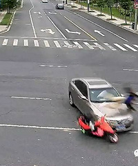 ���̵���˸ʱ����ͨ�� ��ƿ����ʻ�˱�ײ������