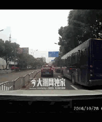 �𾪣�����һ���������� ��Ȼ�ں�����Է·����˿�������