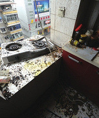 ͻ��������һ�������緹ʱ������ը ȫ������������