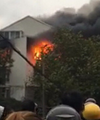 ͻ��������ĳС��ú����ը Ů��ͷ�����ս�