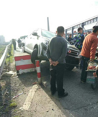 �񳵼�������·��һδ���Ƶ�˽�ҳ����Ϲ���׮ ��ȫ���Ҷ�������