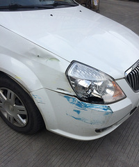 �����ֳ�ײ������ �Է���Ȼ���ڵ���װ�������Ӹ��绰������