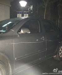 ��ŭ�����ӹ��ؾ�ͣ�ڳ�λ�� �����˴ӳ�ͷ������β��