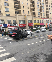 ���ͺ���Ҫ���ģ��찲�׶�԰·�ڷ��������¹� �Ľų����ˣ�