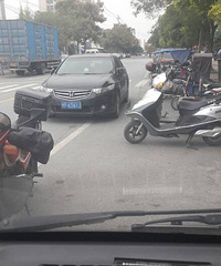 ����ͣ�ڻ��������ϣ��������£�