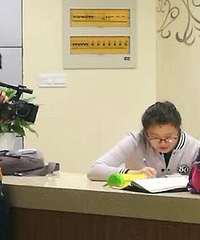 �绰ͤŮ���еط�д��ҵ����