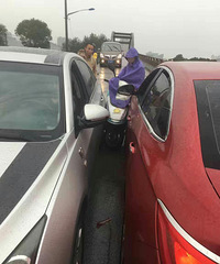 ���������ԣ������γ��ѵ�ƿ���г��˺�����