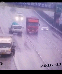 ����·����S2�������г��� ײ���ķ�����