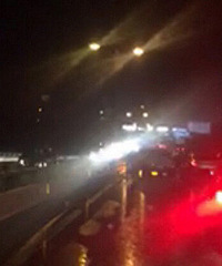 ͩ���߳���ײ����ҹС���г�