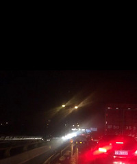 ͩ���߳���ײ����ҹС���г�