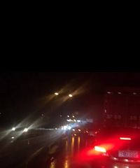 ͩ���߳���ײ����ҹС���г�