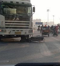 �ң����̳�ѹ��ƿ�� 26�����Ů���ز��ͻ�����������