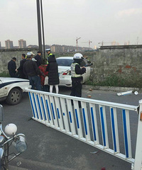 Ҧ�ҵ������γ�ײΧǽ ��ʻԱ����˭������˭ ��һ������û����"