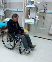 ͻ��������һŮԽҰ��˾������ ӭ��ײ�����ֳ���