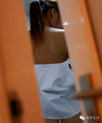 ����8�� ����һ�������ֻ�͵��Ů�ھ�ϴ�� ���...