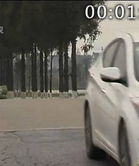 ���ȵ����� ���۵Ĺ��ۡ�����һ��ײ������ ����Ů˾����