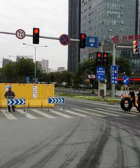 �л���·ʩ���³� С���ɽ�ǻ�������ͨ��