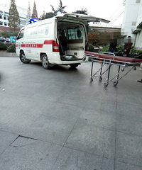 ͻ������üҾ����˴�3¥׹�� ��ҽԺ�����С���