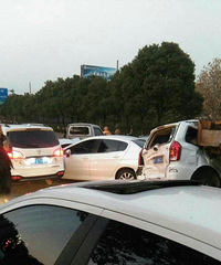 ͻ���������л���·һ��ʧ�� ���11����ײ���ֳ�һƬ����