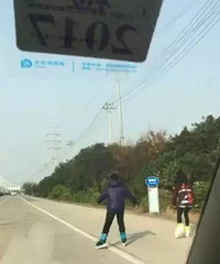 �����ϡ�һ��һŮ��ƽ�����������ϻ����� ���ں����˾�����ˡ�