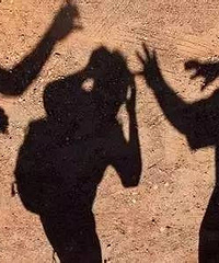 10���к���У԰���� ͷ�ϱ�����ʺ���������