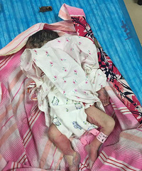 ���˲ݴԱ߷���һ����Ӥ �����Ѿ�����...