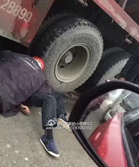 һ��������е�ƿ��ײ�ϴ�ҳ�!��ƿ��˾��ͷ��û�� ֻ�����Խ�