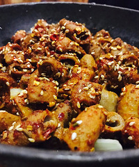 安利一波小木屋 米酒和牛肉粒超赞 菠萝沙拉看着好有食欲!