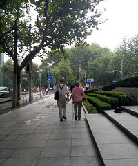 90年MM 年薪12w 性格温柔 希望未来男票衣品好
