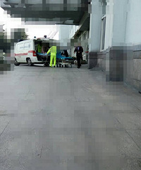 [�ɶ�]ײ�˵�ƿ�����̣�˾������Ħ�г�����