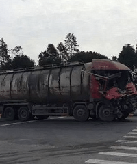 ƽ��������� һ���۹޳���ˮ�೵������ײ ��ͷ��������