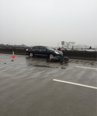 ͻ�����ϱ�����������е�ƿ���ᴩ��·������ײ �˲����ˣ�