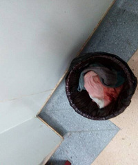 �ֲ�������һŮ��Χ������������ ��㱻��������