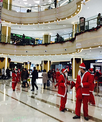 ƽ��ҹǰһ�� ����ĳ�̳�����һȺʥ���������ǹ�~