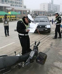 ��ͨ�¹ʶԷ�ȫ��ȴ���ʲ���Ǯ ����������׷�鵽�ף�