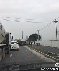 ˫Ϫ·��ˮ·�ڴ����ײ����� ���߸˱�����ײ�ϣ�