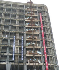 ����ĳ¥�����к�����֣�¥����β ��ҪѪ��Ǯ��