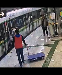 ���ˣ�������Ӥ����ǿ������� Ӥ�������е�����...