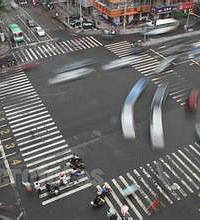 ���ˣ�ʮ��·�ڸ���ǰ����ֱ���� һ��û��ֱ�б�־