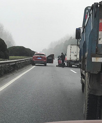 320������������ һ������·�м䲻�ܶ���