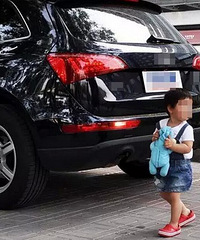 �γ���ѹ������ˣ�ĺ��ӣ�����������9��ä��