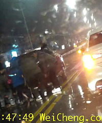 ���������f�����·�˱��γ�ѹס Ⱥ�ڷ׷�����̧������