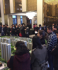 ���Ѳ��̣���¥��¶̨�����ҿռ�ܴ� ������̫С�ˣ�